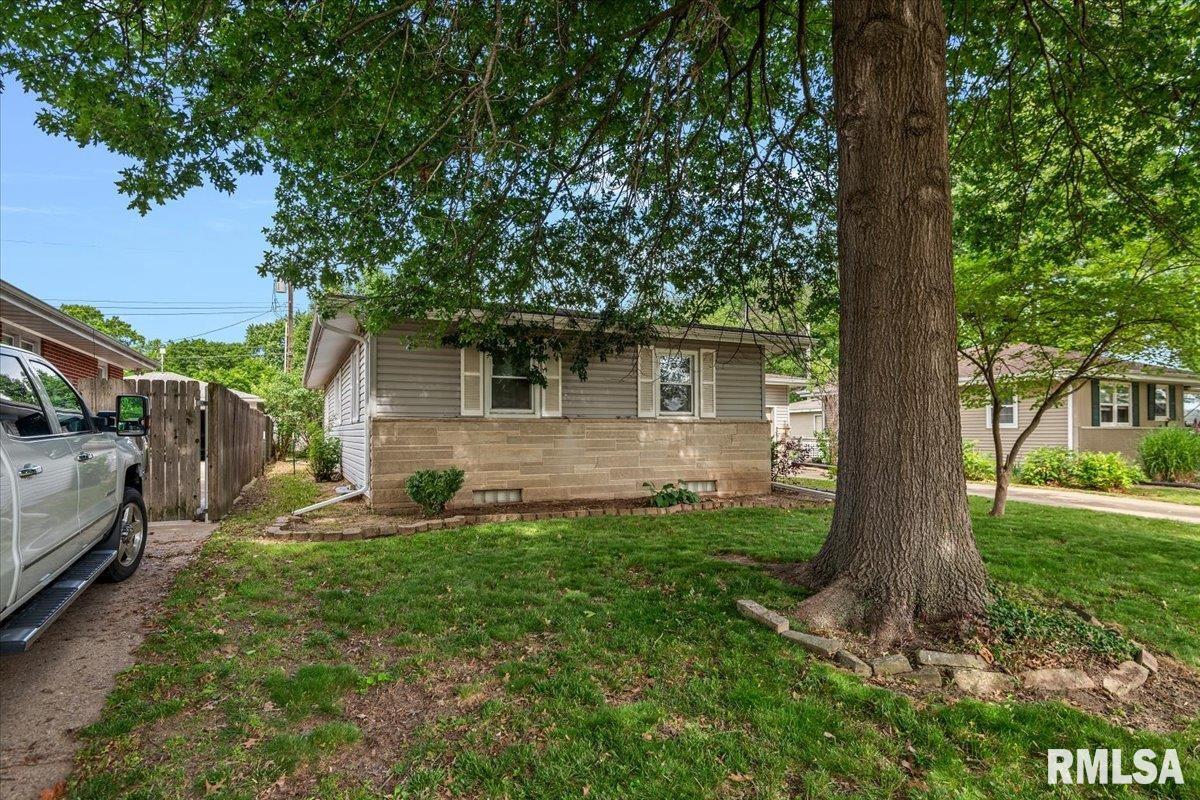 29 Longbow Lane Springfield, IL 62704 - Photo 3 of 40