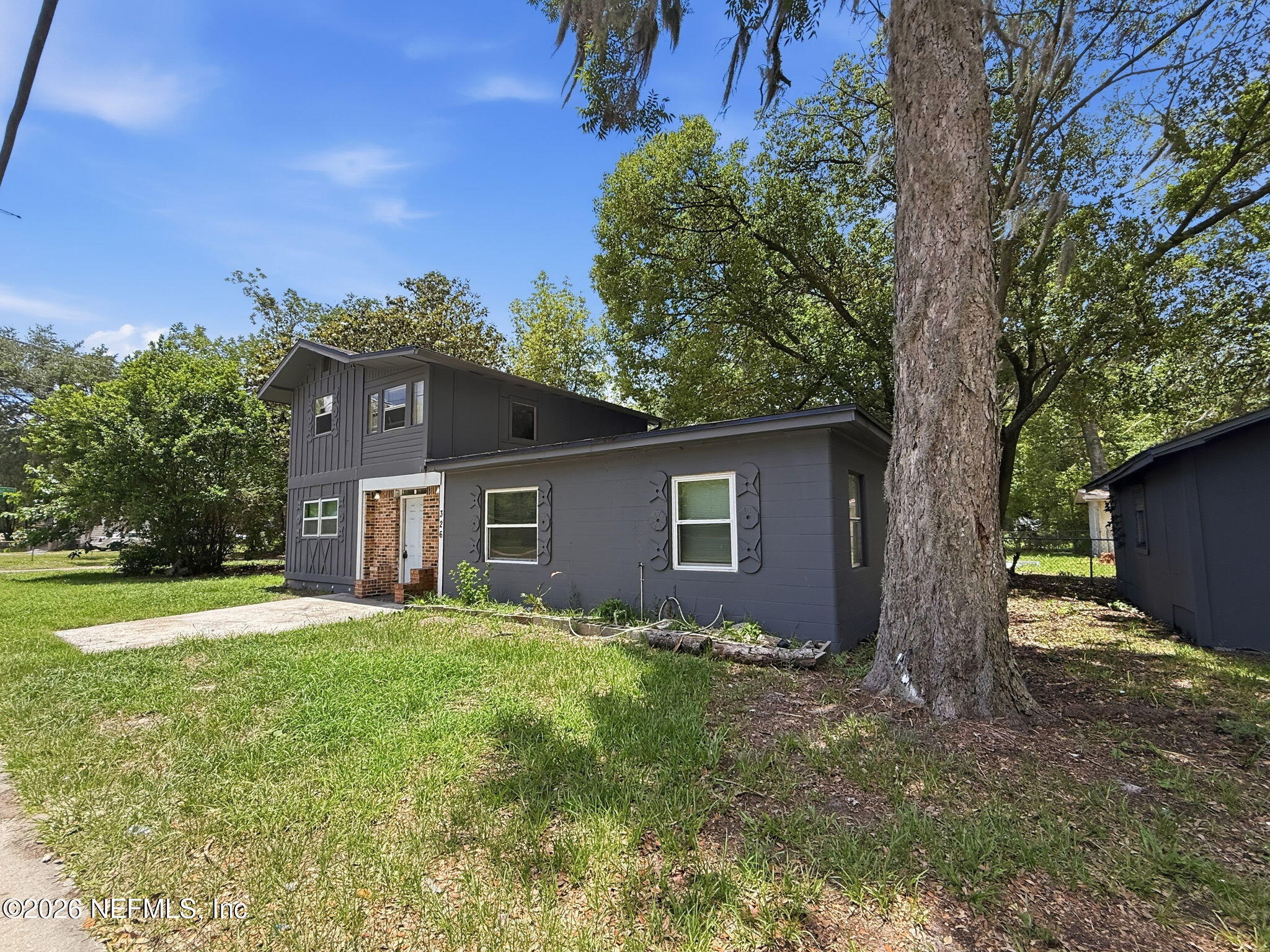 326 Cahoon Road South Jacksonville, FL 32220 - Photo 4 of 34 a house that has tree in front of it