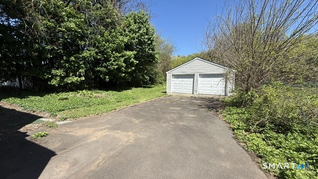131 Bryden Terrace Hamden, CT 06517 - Photo 4 of 16 a front view of a house with a garden