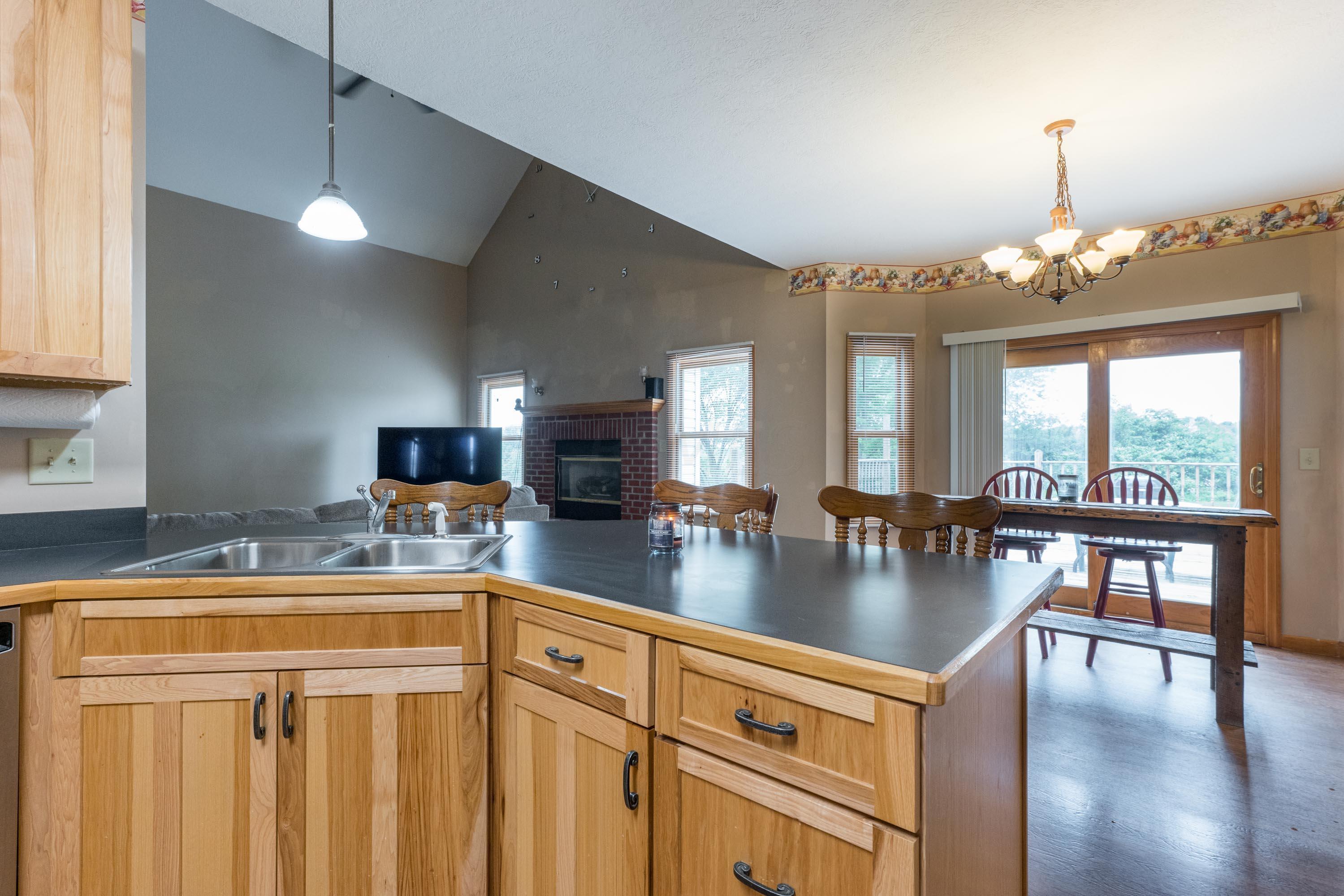 4640 Winchester Southern Road Circleville, OH 43113 - Photo 24 of 69 Kitchen Open to Eating Area