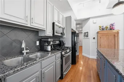 $389,500 | 1101 Walnut Street, Unit 907, Kansas City, MO 64106