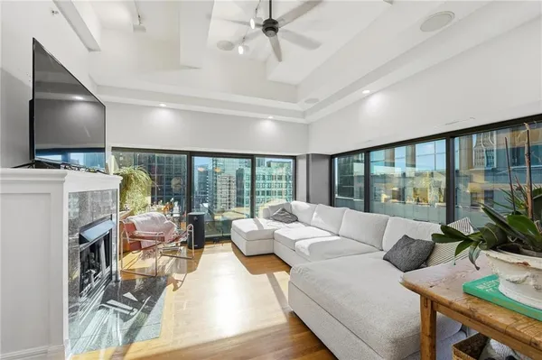 $389,500 | 1101 Walnut Street, Unit 907, Kansas City, MO 64106