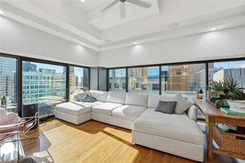 $389,500 | 1101 Walnut Street, Unit 907, Kansas City, MO 64106