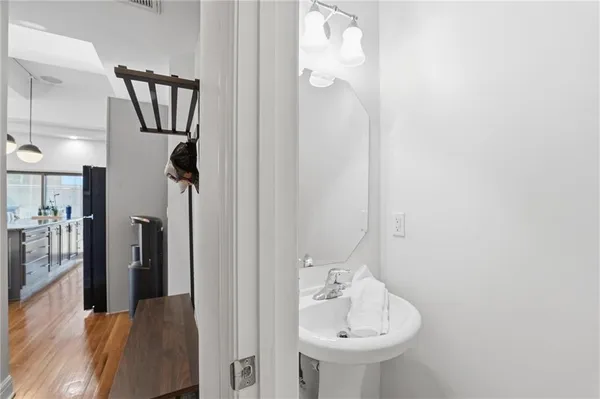 $389,500 | 1101 Walnut Street, Unit 907, Kansas City, MO 64106