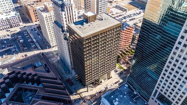 $389,500 | 1101 Walnut Street, Unit 907, Kansas City, MO 64106