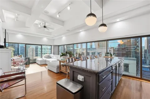 $389,500 | 1101 Walnut Street, Unit 907, Kansas City, MO 64106