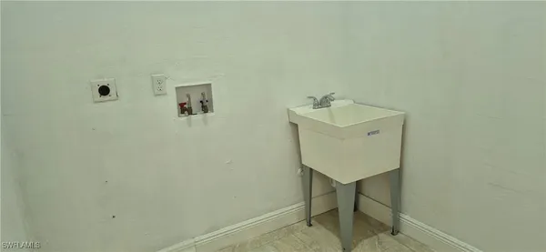 $3,900 | 315 Cleveland Avenue, Lehigh Acres, FL 33936