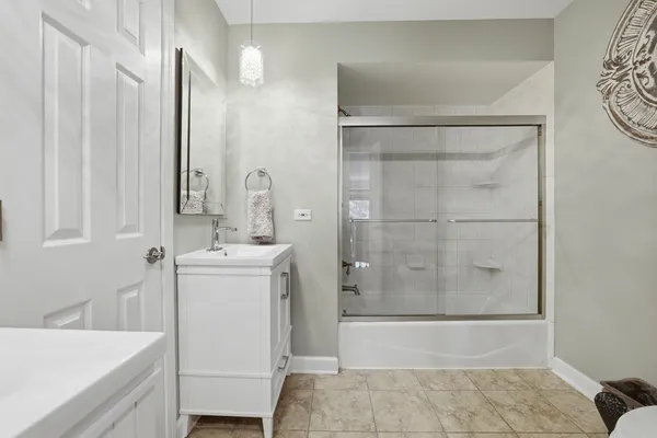 $1,200,000 | 5701 Churchill Lane, Libertyville, IL 60048
