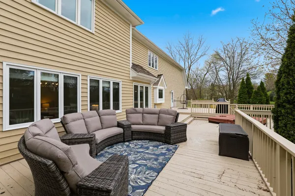 $1,200,000 | 5701 Churchill Lane, Libertyville, IL 60048