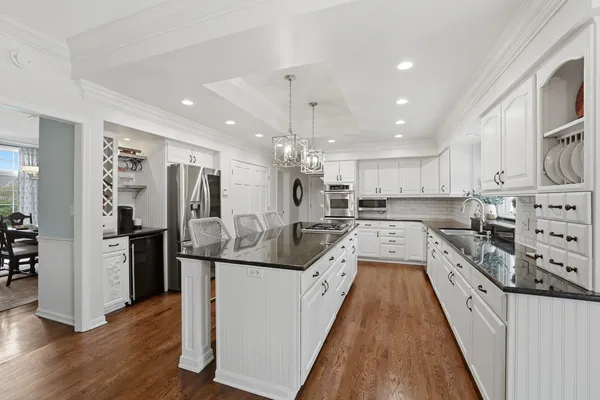 $1,200,000 | 5701 Churchill Lane, Libertyville, IL 60048