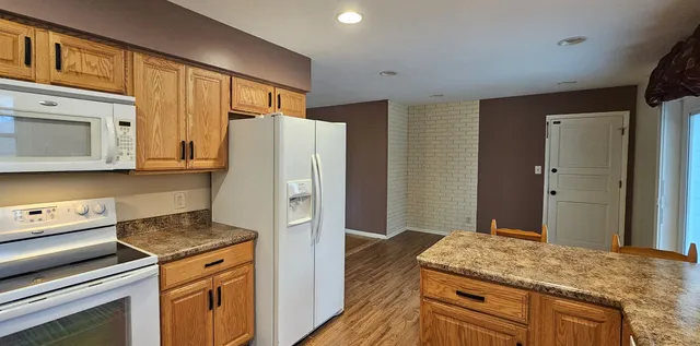 $249,000 | 1608 South Briarwood Drive, Carbondale, IL 62901