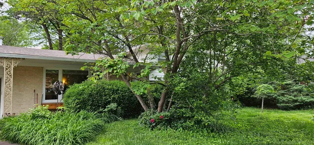 $249,000 | 1608 South Briarwood Drive, Carbondale, IL 62901