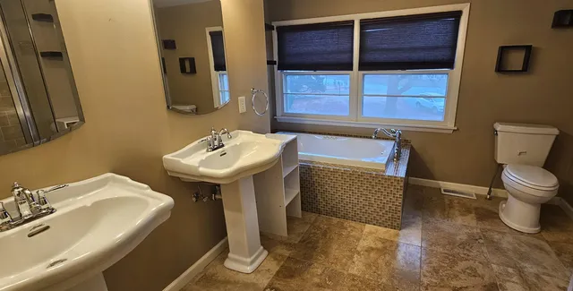 $249,000 | 1608 South Briarwood Drive, Carbondale, IL 62901