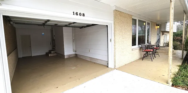 $249,000 | 1608 South Briarwood Drive, Carbondale, IL 62901