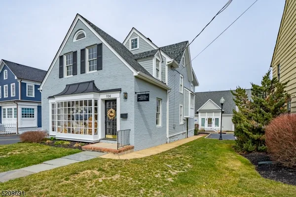 $2,600 | 104 Main Street, Chatham, NJ 07928