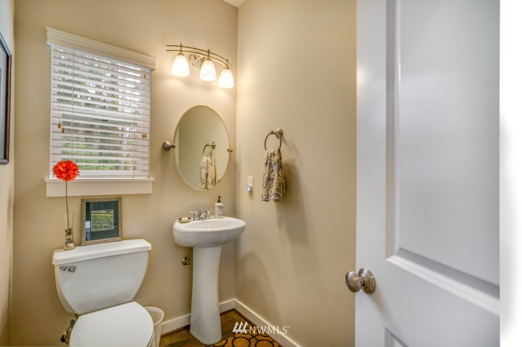 16435 159th Court Southeast Renton, WA 98058 - Photo 11 of 21 Gallery Image 11