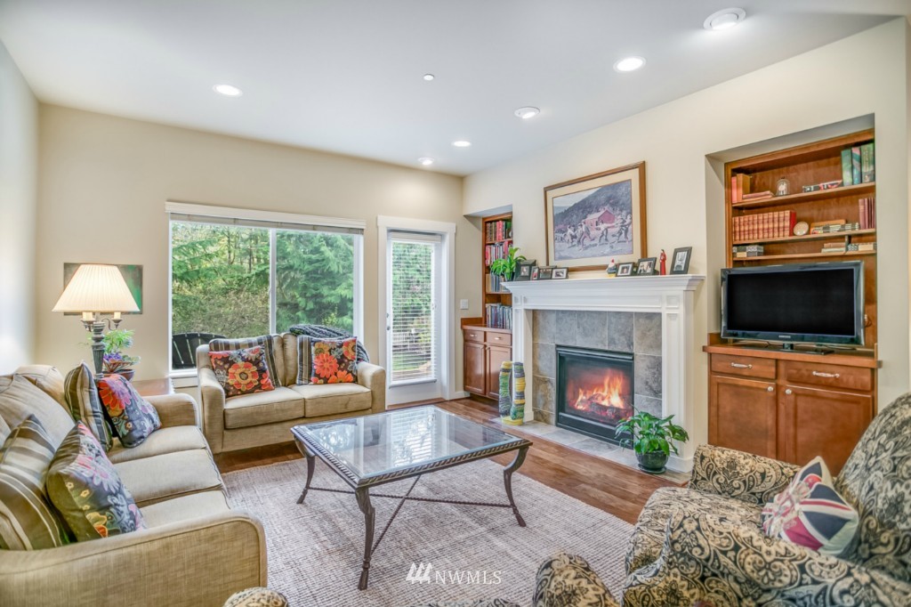 16435 159th Court Southeast Renton, WA 98058 - Photo 3 of 21 Gallery Image 3