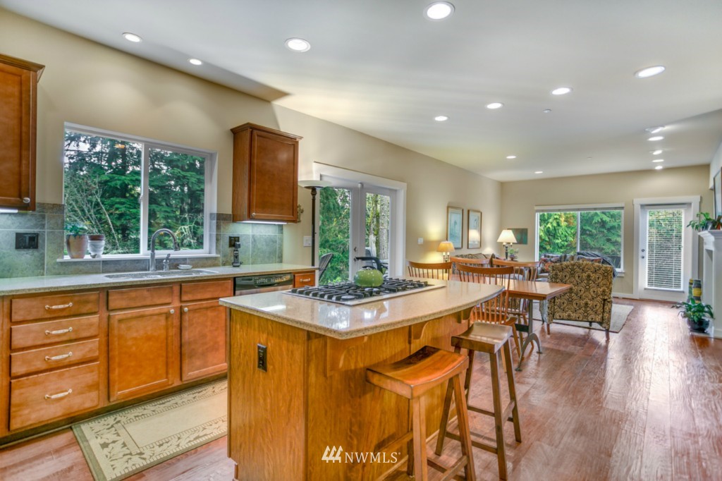 16435 159th Court Southeast Renton, WA 98058 - Photo 4 of 21 Gallery Image 4