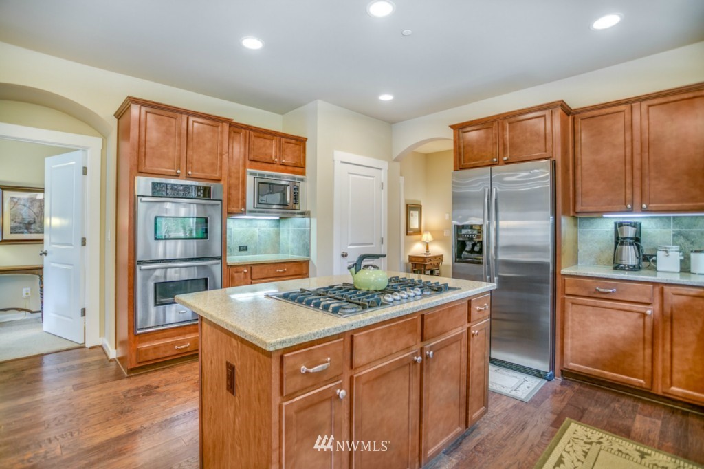 16435 159th Court Southeast Renton, WA 98058 - Photo 5 of 21 Gallery Image 5