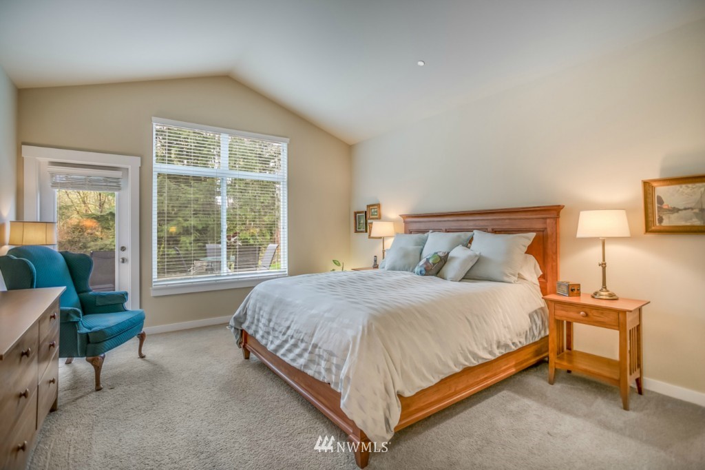 16435 159th Court Southeast Renton, WA 98058 - Photo 8 of 21 Gallery Image 8