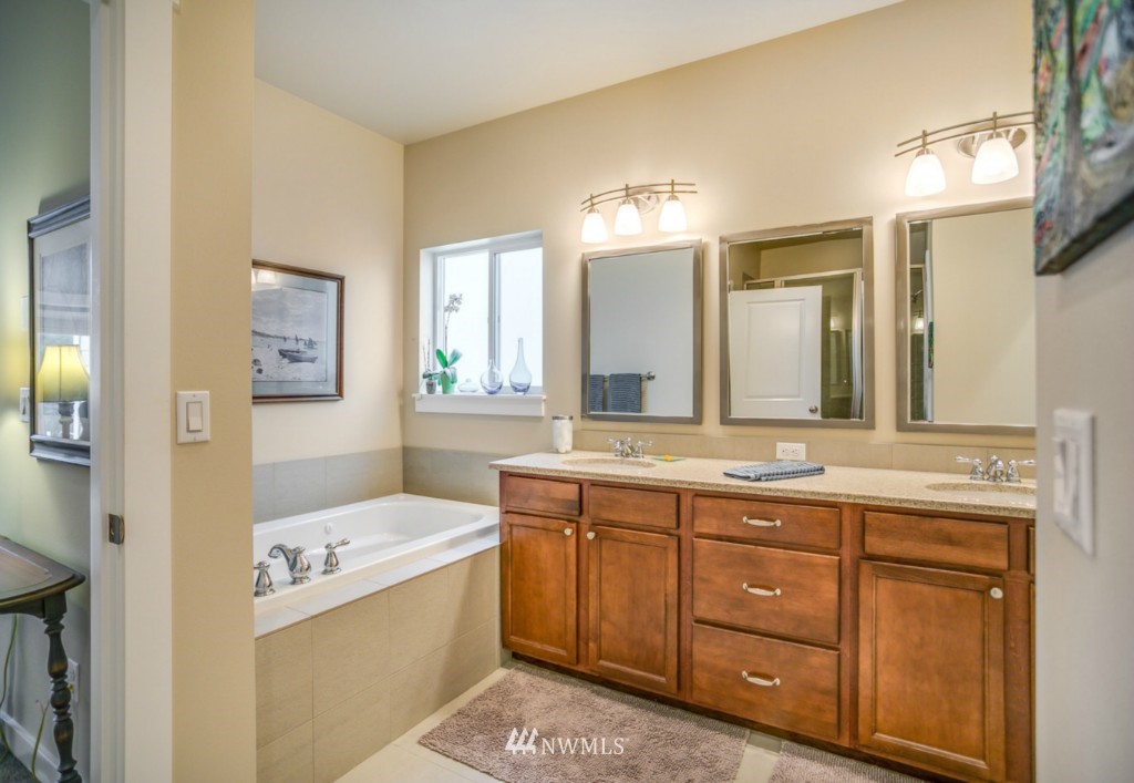 16435 159th Court Southeast Renton, WA 98058 - Photo 9 of 21 Gallery Image 9