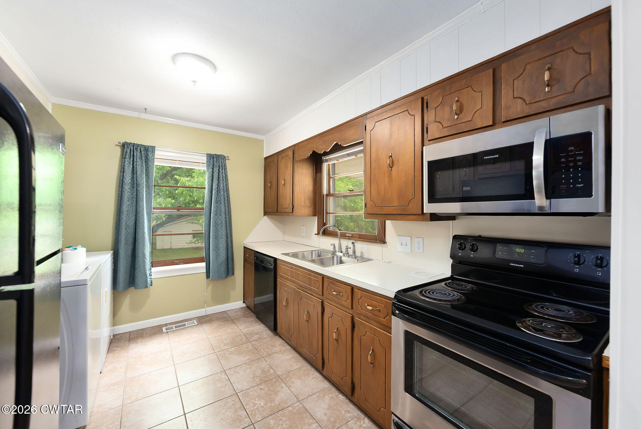 118 Radio Road Jackson, TN 38301 - Photo 9 of 22 a kitchen with a stove and a microwave