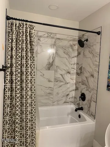 $2,000 | 705 North Main Avenue, Erwin, TN 37650