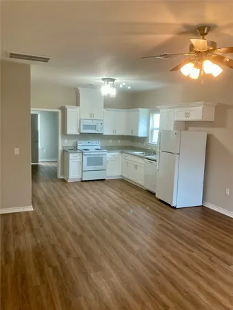 $2,800 | 2809 Winnie Street, Unit REAR, Galveston, TX 77550