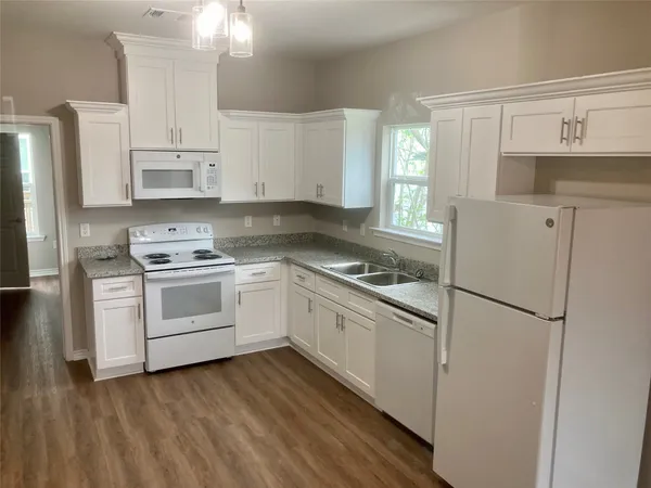 $2,800 | 2809 Winnie Street, Unit REAR, Galveston, TX 77550
