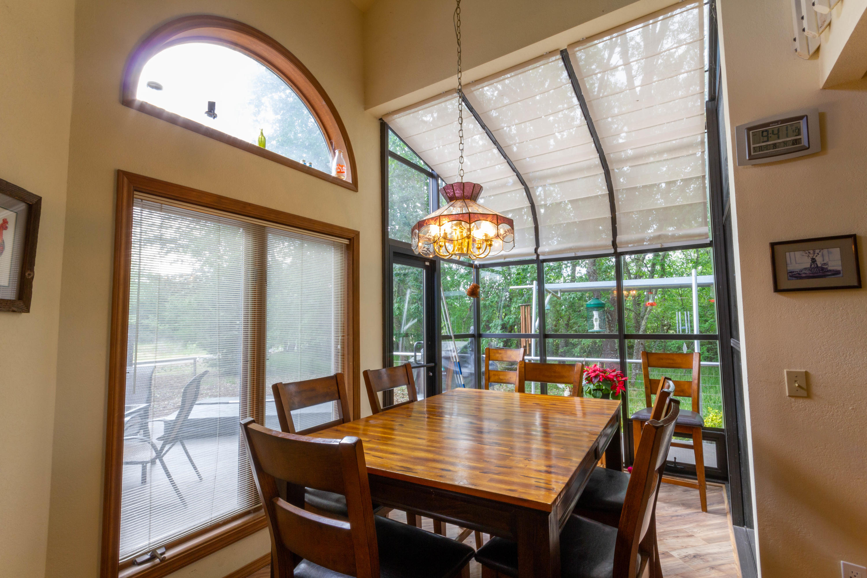 6166 Beagle Road White City, OR 97503 - Photo 22 of 47 Dining room with Solarium