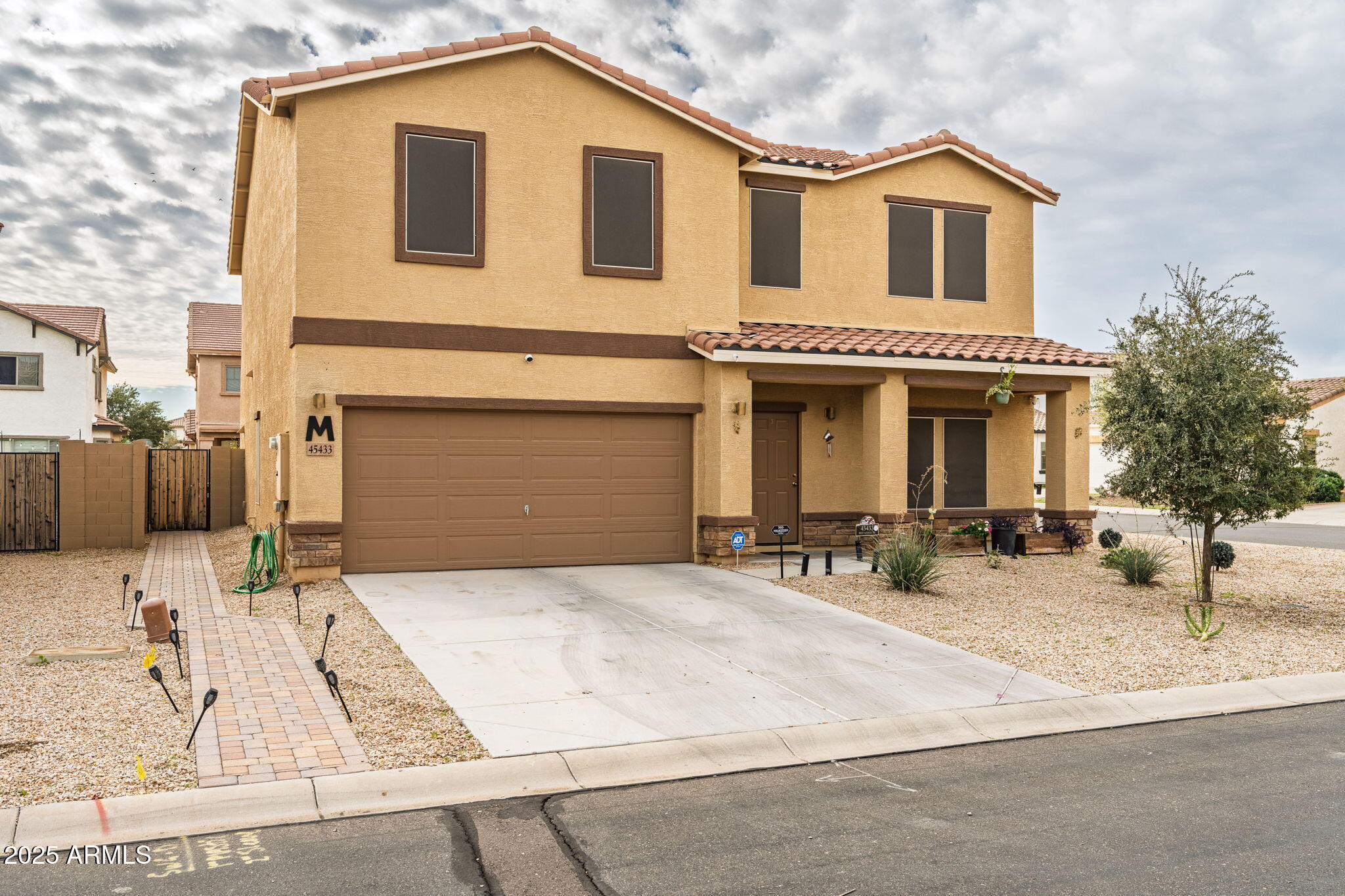 45433 West Sandhill Road Maricopa, AZ 85139 - Photo 1 of 32 a front view of a house with yard and sitting area