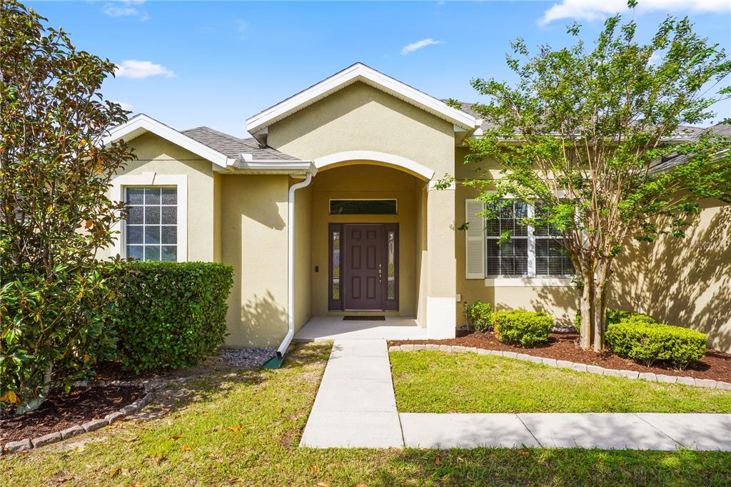 222 Blackstone Creek Road Groveland, FL 34736 - Photo 7 of 49 a front view of a house with garden