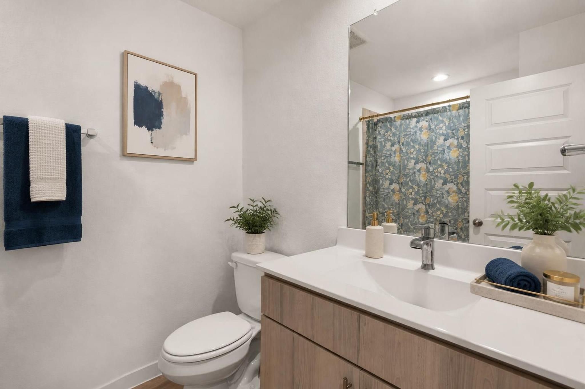 2804 Willow Gulch Way Rosenberg, TX 77469 - Photo 12 of 22 Bathroom - Not primary (Virtually staged).