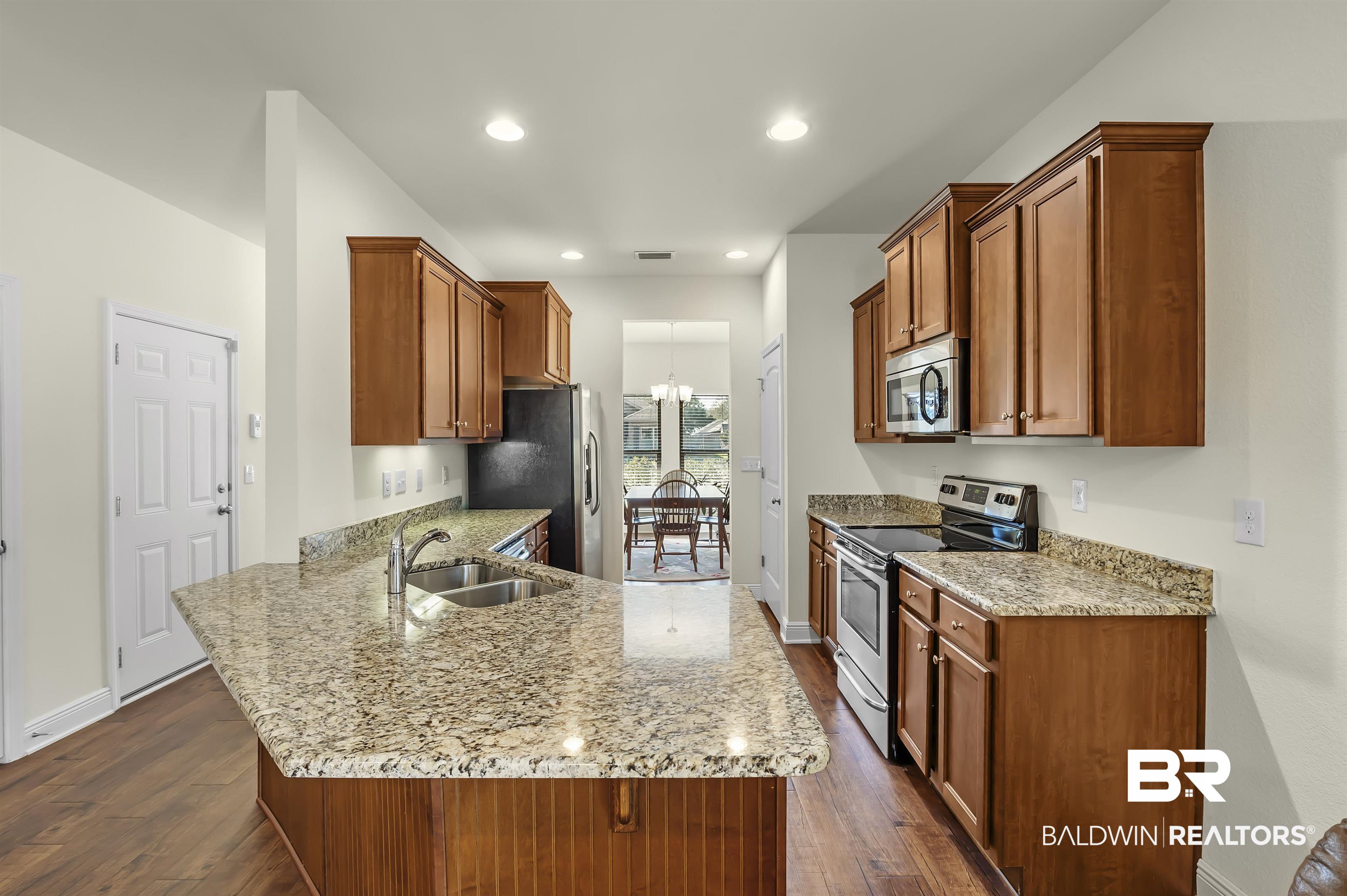1720 Covington Lane Foley, AL 36535 - Photo 17 of 39 Kitchen Bar
