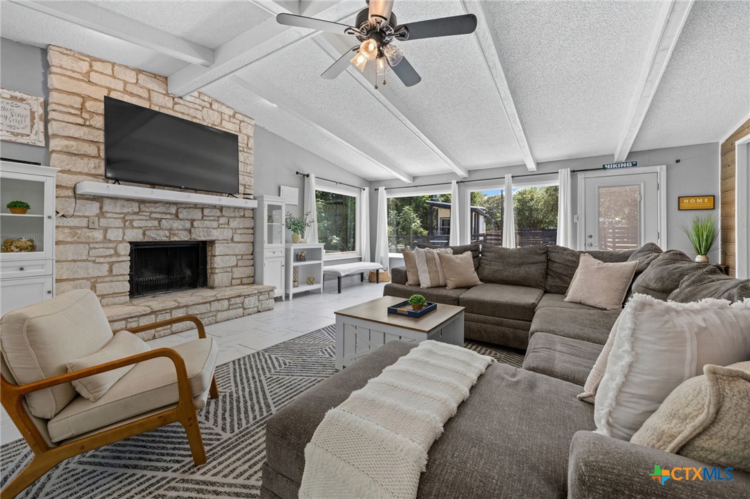 349 Arrowhead Point Road Belton, TX 76513 - Photo 10 of 38 Living Room