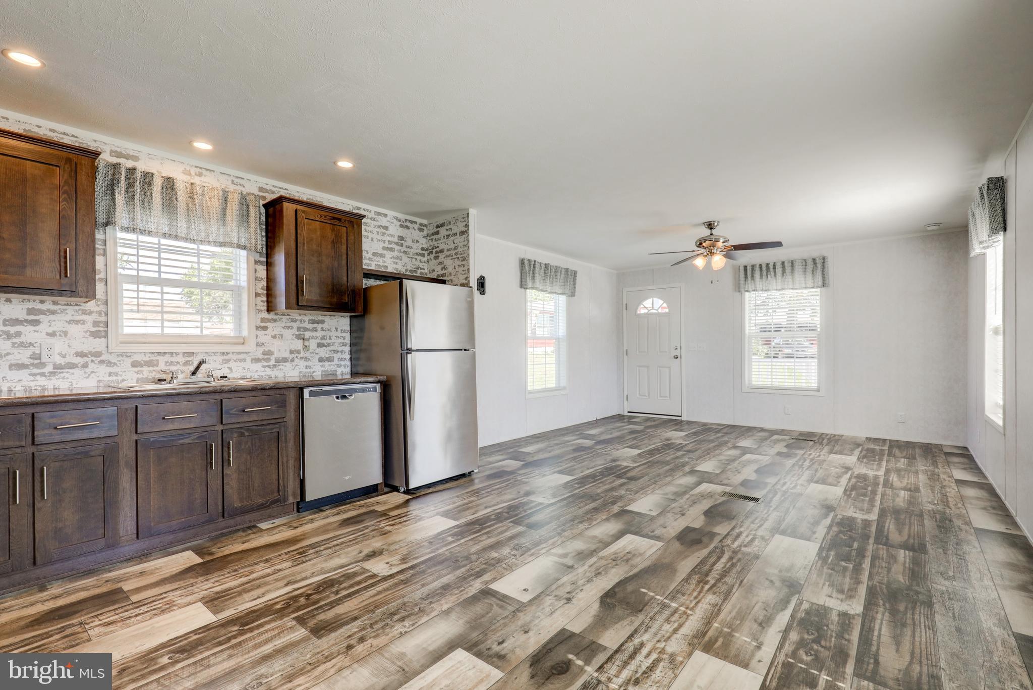 75 Lobin Road East Earl, PA 17519 - Photo 6 of 23 Living Room