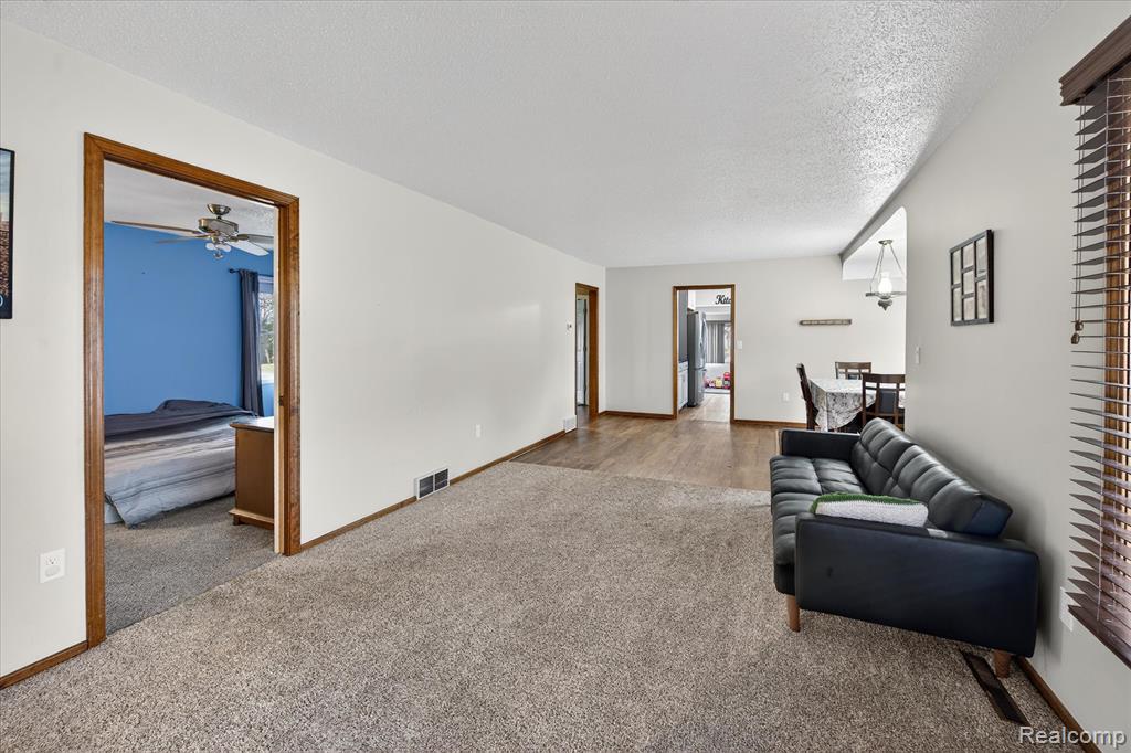 13520 Fenton Road Fenton, MI 48430 - Photo 6 of 41 Gallery Image 6