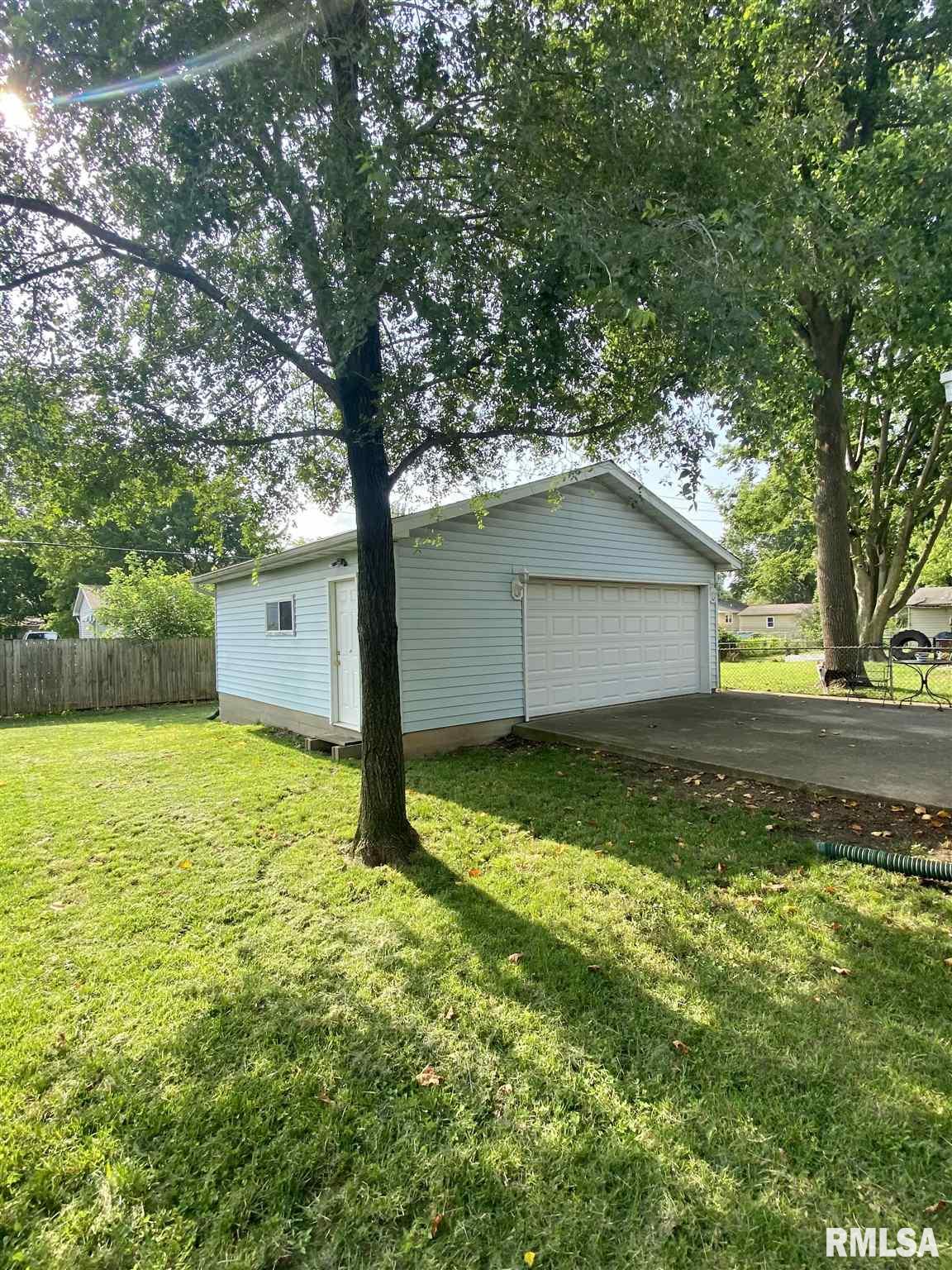 2076 Stonehenge Road Springfield, IL 62702 - Photo 18 of 19 Gallery Image 18