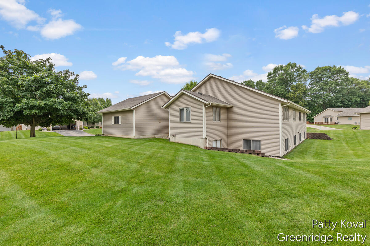 447 Falcon Drive Wayland, MI 49348 - Photo 27 of 30 Side view