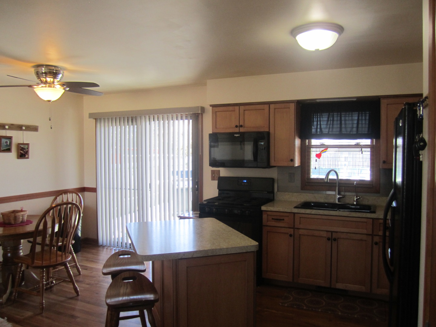 933 Lake Road New Lenox, IL 60451 - Photo 17 of 53
