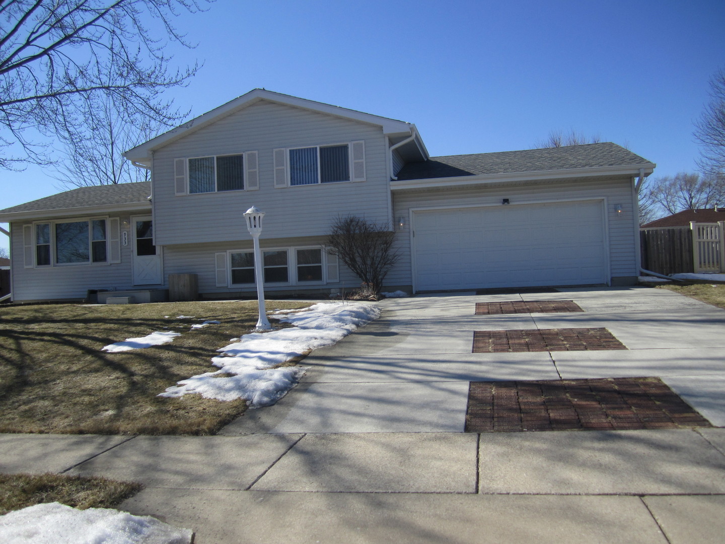 933 Lake Road New Lenox, IL 60451 - Photo 3 of 53