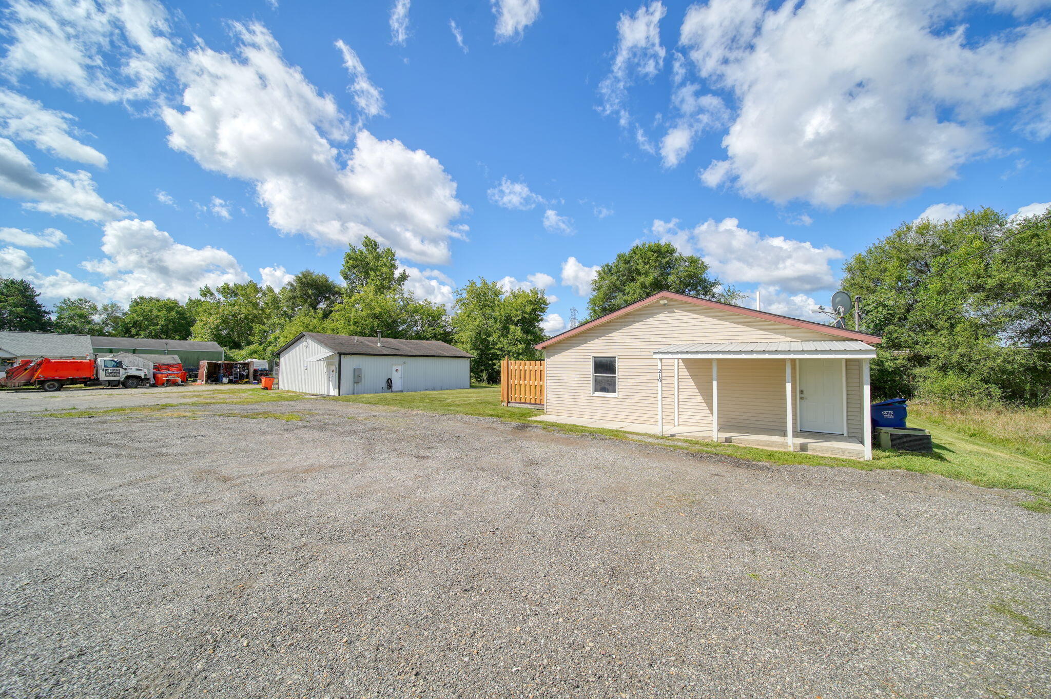 210 Watts Road Jackson, MI 49203 - Photo 4 of 26 4-web-or-mls-DSC09722_HDR