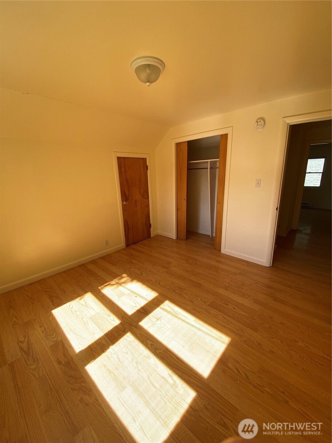 2312 38th Avenue Longview, WA 98632 - Photo 18 of 36 a view of an empty room and window