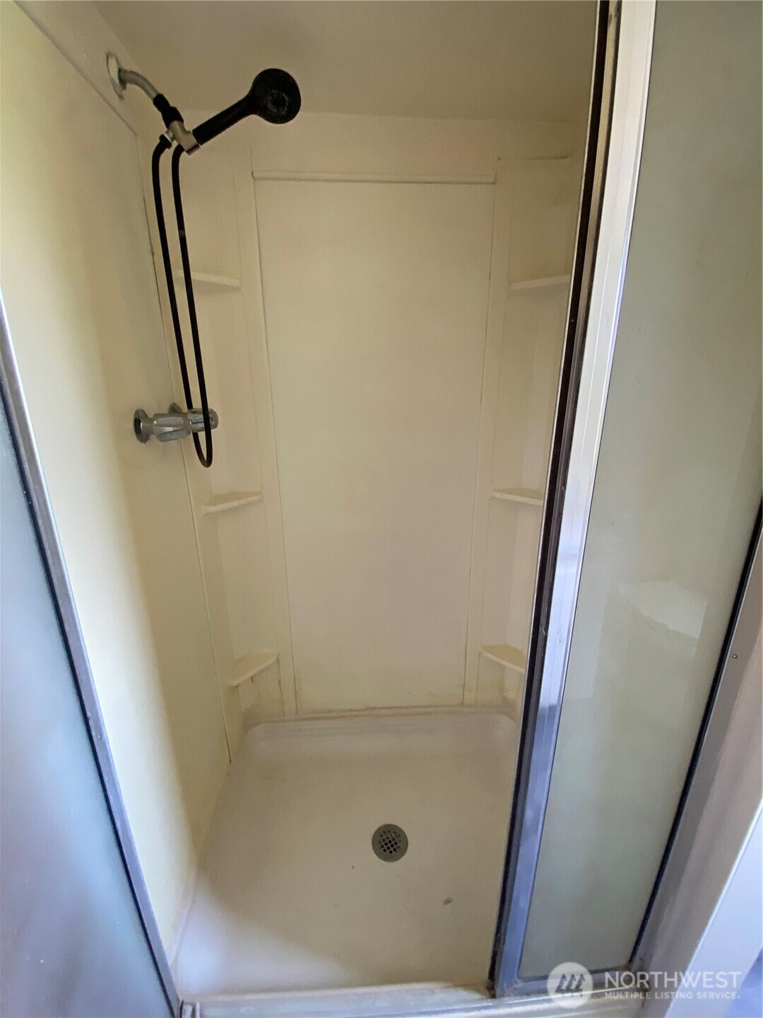 2312 38th Avenue Longview, WA 98632 - Photo 21 of 36 a bathroom with a shower
