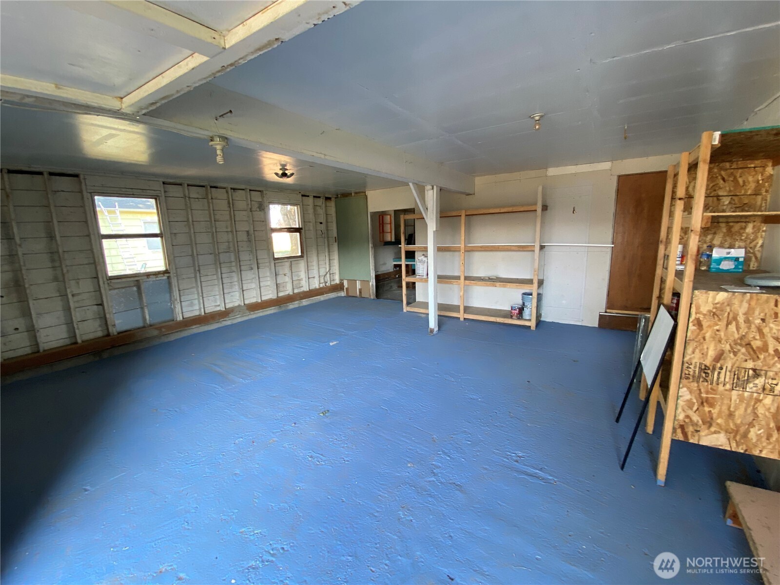 2312 38th Avenue Longview, WA 98632 - Photo 24 of 36 an empty room with windows & cabinet