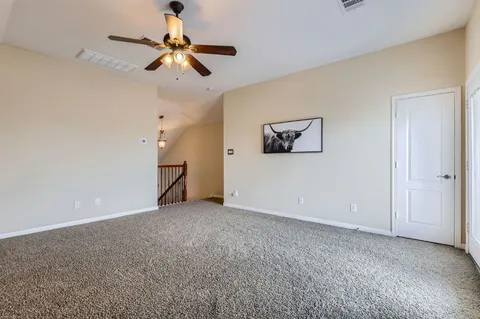 a view of empty room with ceiling fan