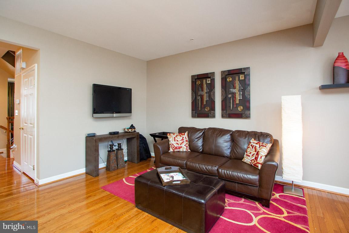 1557 Rutland Way Hanover, MD 21076 - Photo 10 of 37 Spacious family room and eat in kitchen area!