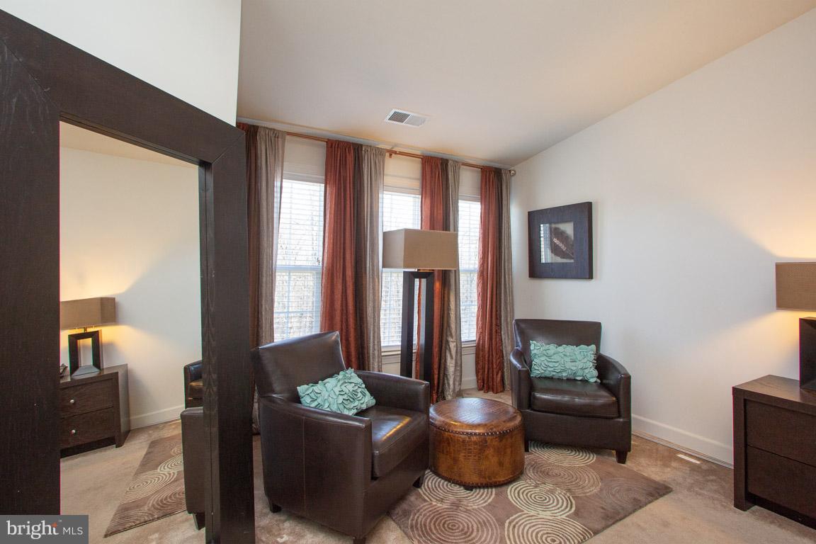 1557 Rutland Way Hanover, MD 21076 - Photo 18 of 37 Large sitting area is a bonus!