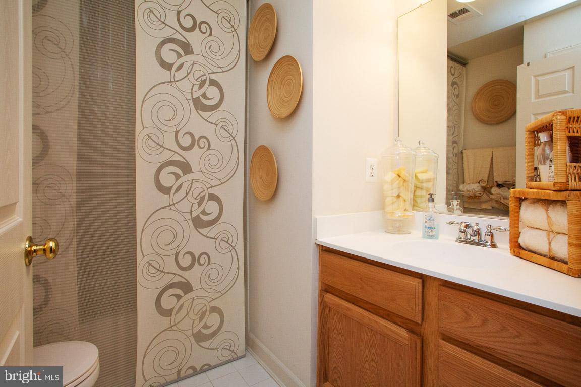 1557 Rutland Way Hanover, MD 21076 - Photo 23 of 37 Luxury decor throughout...hall BA w/linen closet!