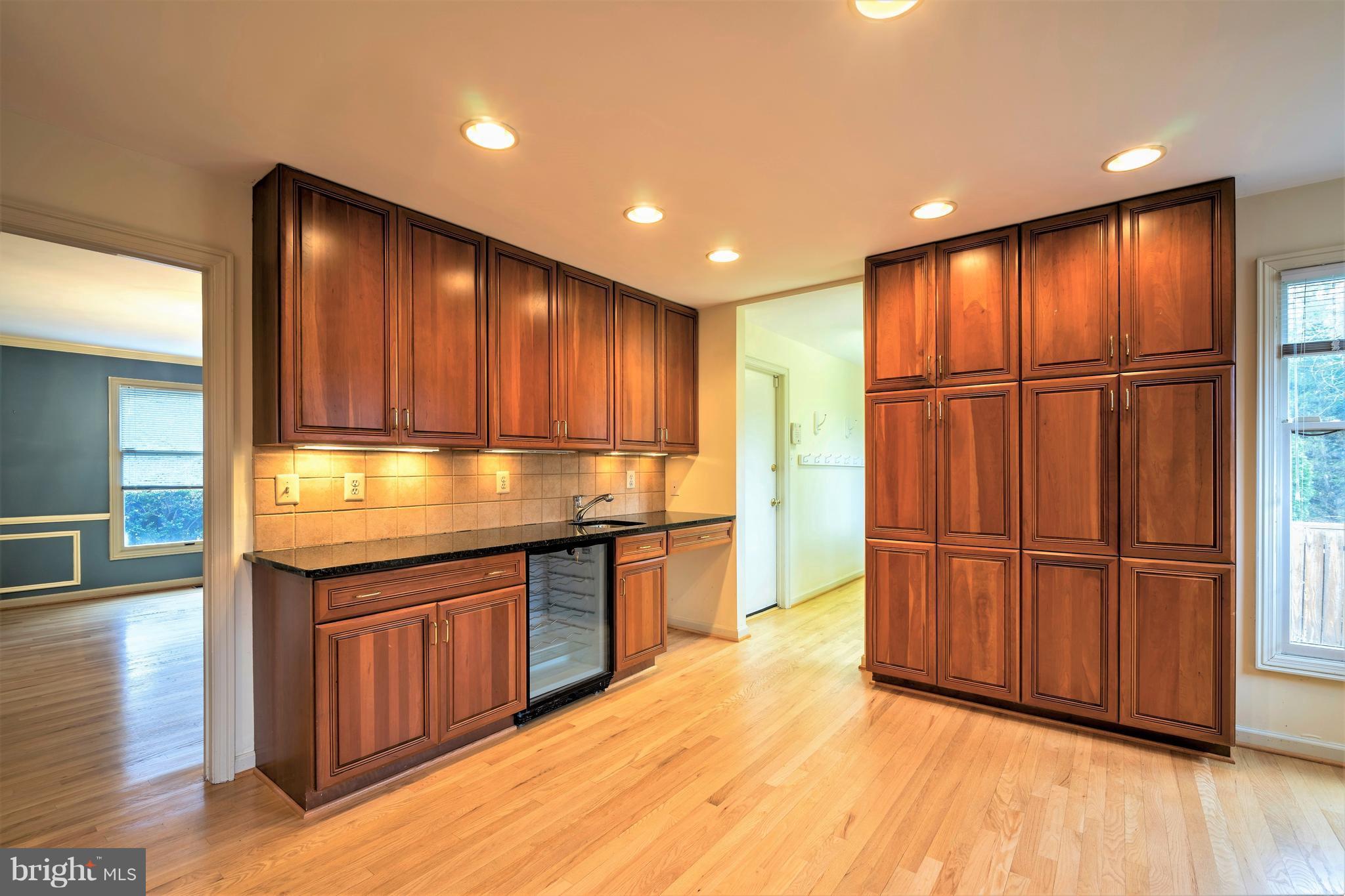 1008 Towlston Road McLean, VA 22102 - Photo 11 of 30 Kitchen